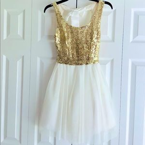 Macy’s Juniors Gold/white sparkle mini dress - size 1/2 worn once!